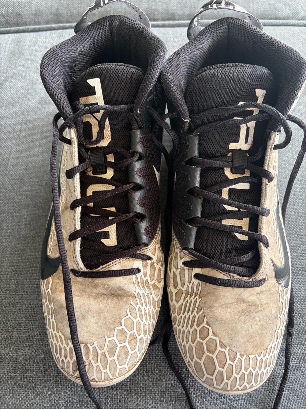 Nike Men’s Trout 856 Hex-Pattern Cleats